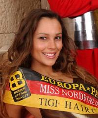 Januar war für Claudia Hein - und natürlich auch für ihre Mitstreiterinnen - sicher ein sehr aufregender Tag. Denn am Abend wurde im Europa Park Rust die ... - 2004-miss-germany-1