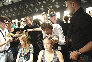 Auch In Diesem Jahr Sorgen Die Experten Von L Oreal Professionnel Fur Ein Extravagantes Hairstyling Auf Dem Berliner Catwalk Friseur Com